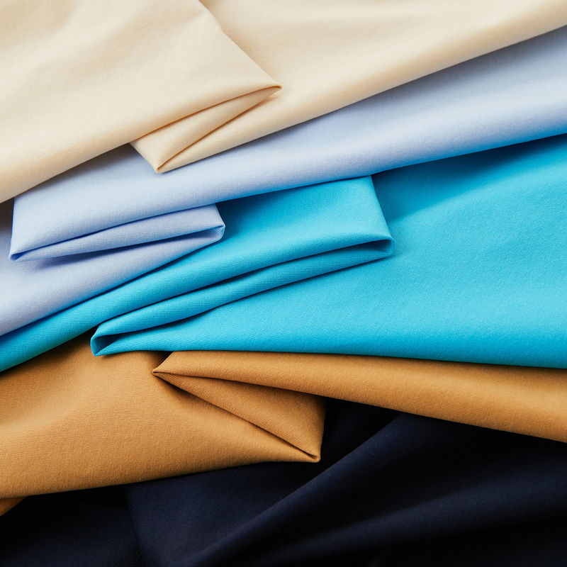 قميصات بولو مطرزة OEM ODM للرجال تصاميم مخصصة لون الرقبة المزودة أمامية