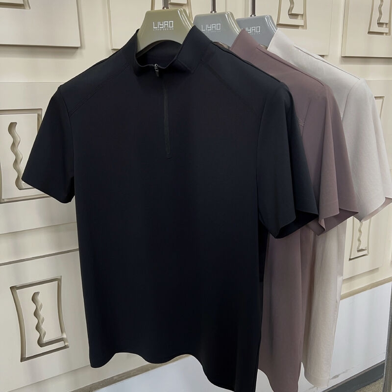 الرجال القمصان ذات الأكمام القصيرة عالية الرقبة تمدد بسرعة القماش الجاف والمتنفس للقميص الرياضي في الهواء الطلق