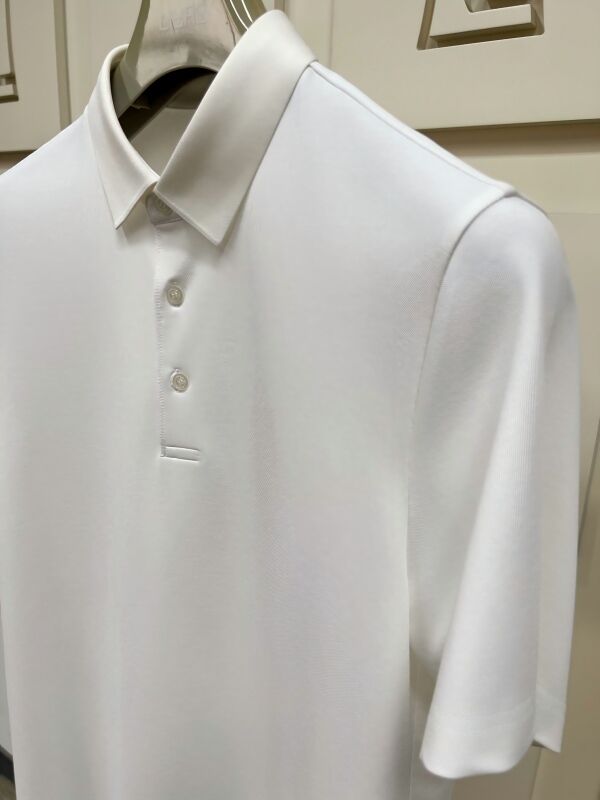 قميصات بولو للرجال المتميزة. التصميم الحد الأدنى. الأكمام القصيرة.