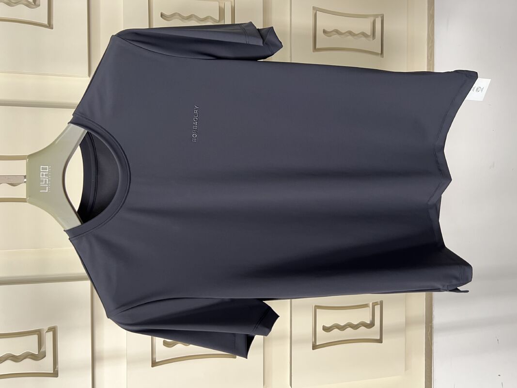 قميص رياضي للرجال مجموعة رياضية عادية سوداء - قصيرة - أكمام القميص والسراويل ، نسيج قابل للاستنشاق مع ميزة حماية الأشعة فوق البنفسجية