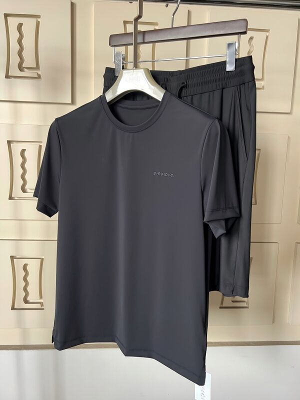 بنطلون رياضي للرجال عالي الجودة يتنفس مادة التجفيف السريع طول الركبة الصيف ظهر جيب جيب تصميم بسيط